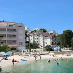 Plaza Apartment *