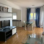Apartment Plaza *