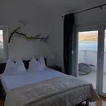 Plaza Apartment *
