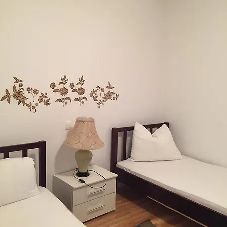 Plaza * 特罗吉尔