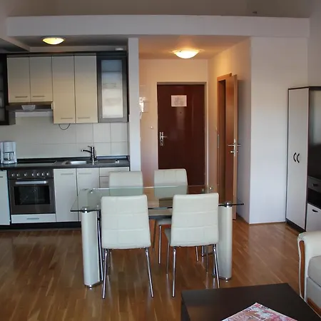 Plaza * 特罗吉尔