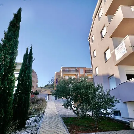Apartment Plaza *