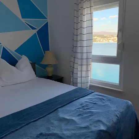 Plaza Apartment *