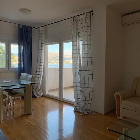 Apartment Plaza